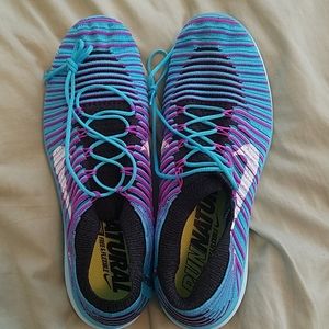 Nike Run Natural tennis shoe